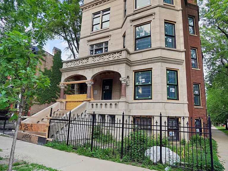 1233 N Hoyne Ave #3 — Photo 2