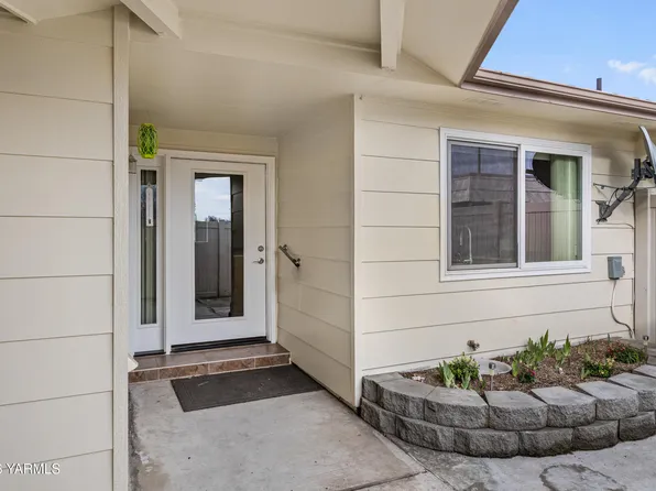 215 N 56th Ave APT 34, Yakima, WA 98908