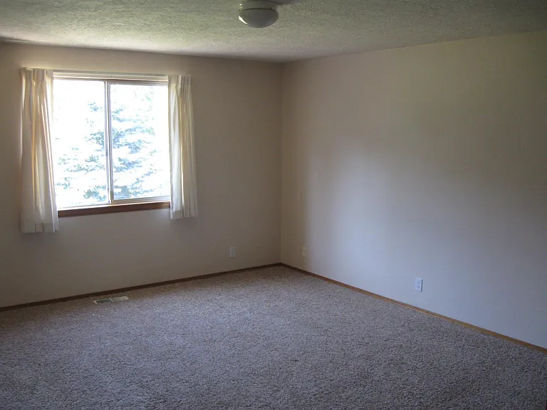 319 SW 28th Ct — Photo 9