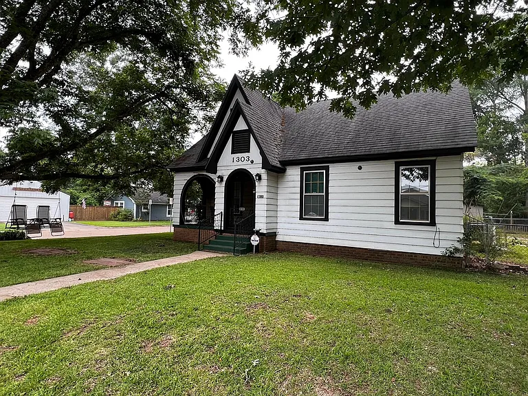 1303 Garner St — Photo 4