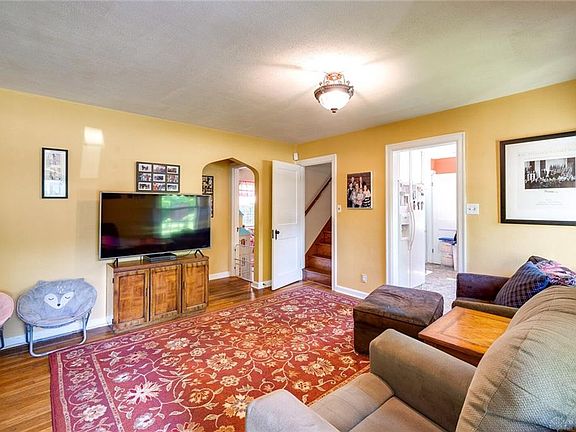 5th image of 625 Orchard Dr