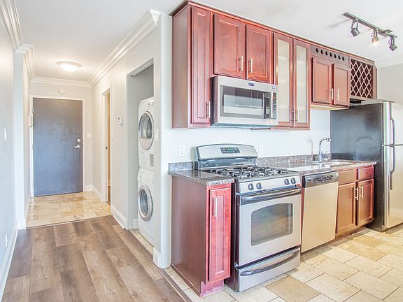 4th image of 700 E 8th St Unit 6R