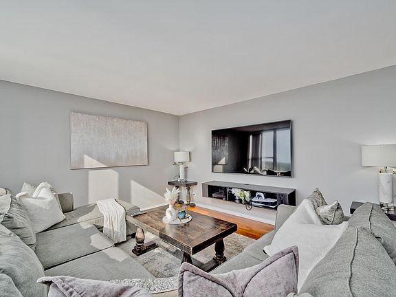 5th image of 3925 Triumvera Dr APT 6C