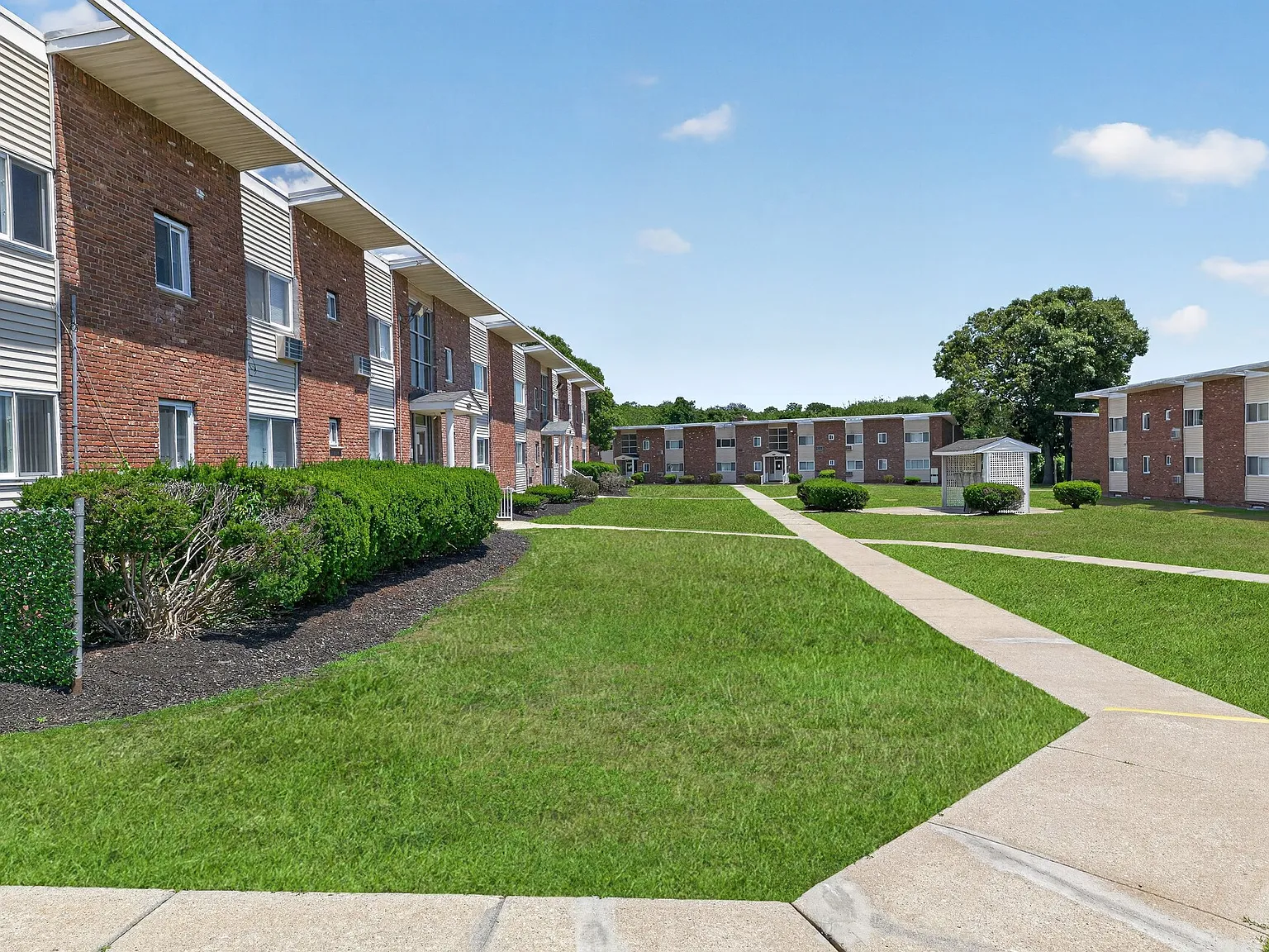 Eagle Rock Apartments at Patchogue Preserve — Photo 4
