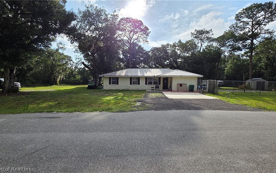 1st image of 706 SE 32nd Ave