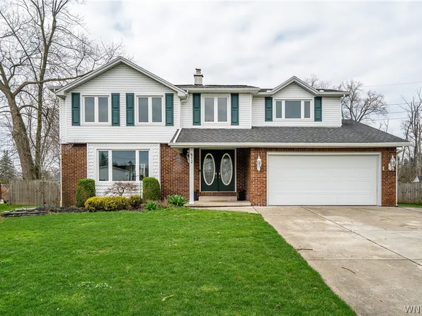 12 Old Farm Ct, Depew, NY 14043