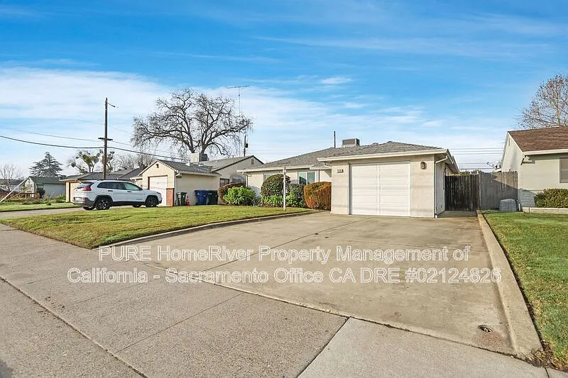 3 bed, 1.0 bath, 970 sqft, $2,295 — Photo 2