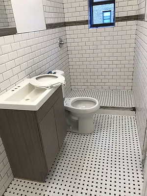 Rented by Metroline Realty | media 35