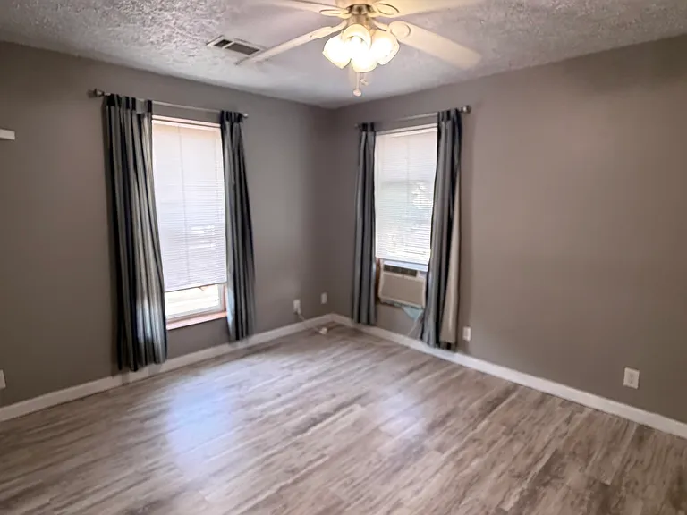 732 Kercher St — Photo 7