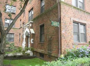 6830 Burns St, Forest Hills, NY 11375