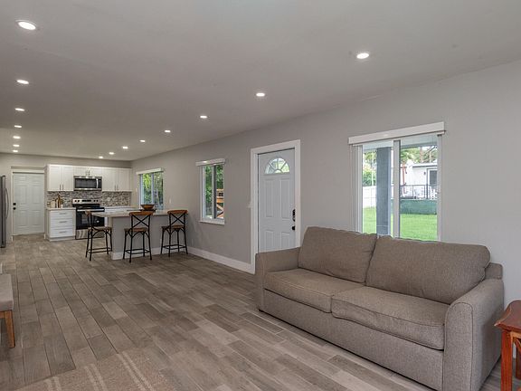 5th image of 13487 Barwick Rd #B