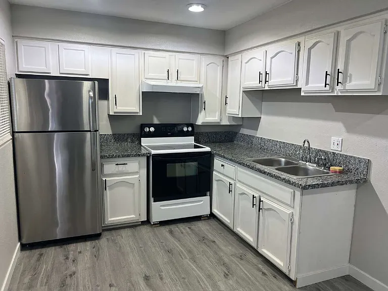 3350 Cambridge St #4 — Photo 3