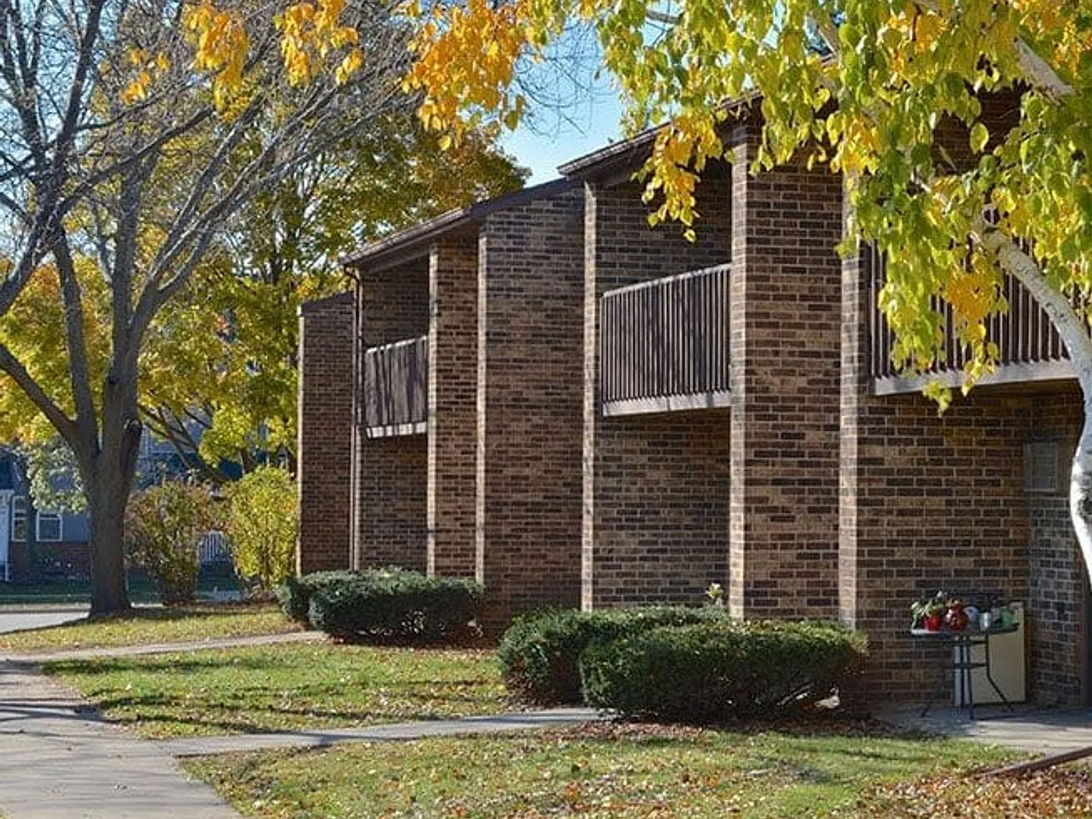 Heather Downs Apartments — Photo 4