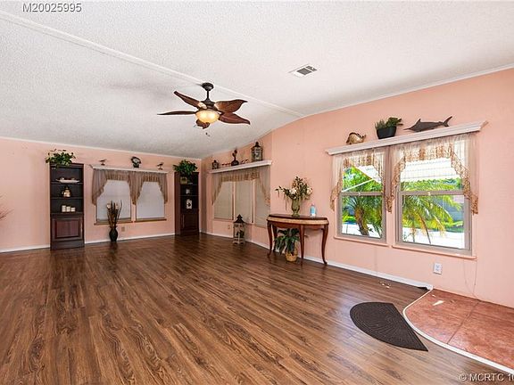3rd image of 590 Barb Ann Ln