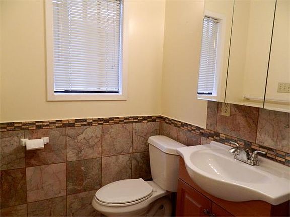 5th image of 1302 Woodlawn Blvd #12