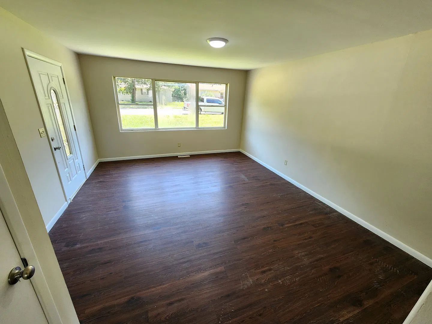 Spacious 3-Bedroom, 2-Bathroom Home Available Now!! — Photo 4