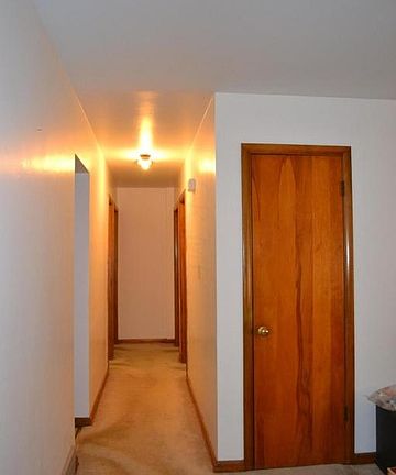 5th image of 486 S Waverly St