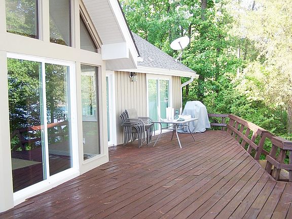 5th image of 155 Wilkins Court Dr