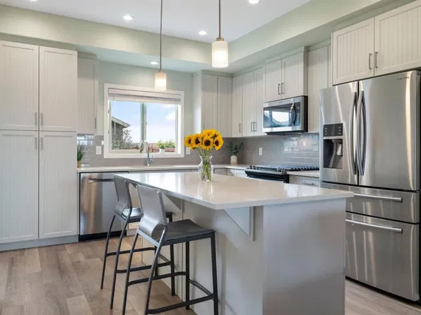 719 W Mahogany Blvd SE, Calgary, AB T3M 2G9