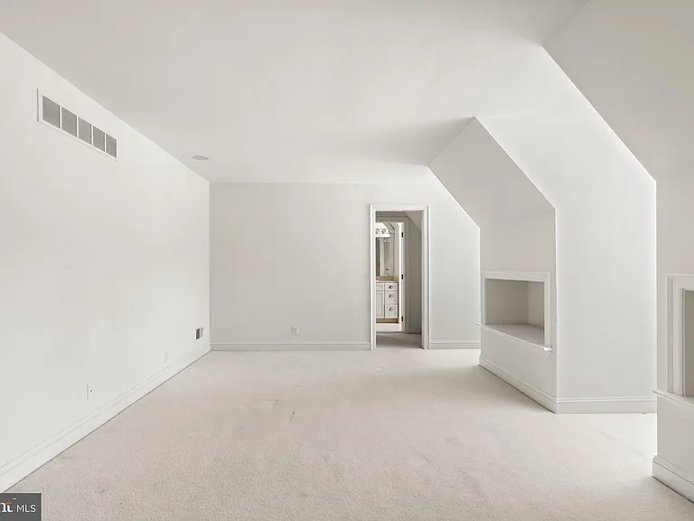 841 Mount Moro Rd — Photo 47