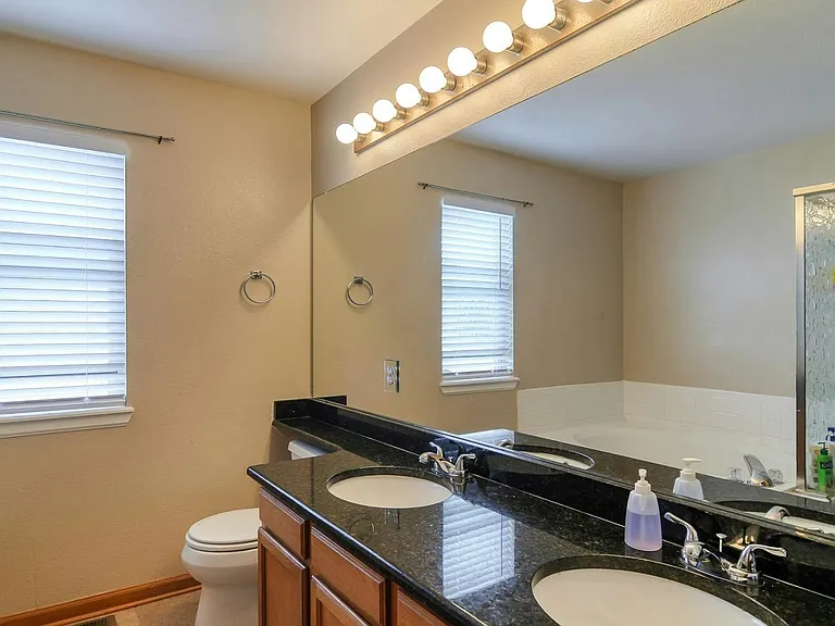 16279 Hedgeway Dr — Photo 18
