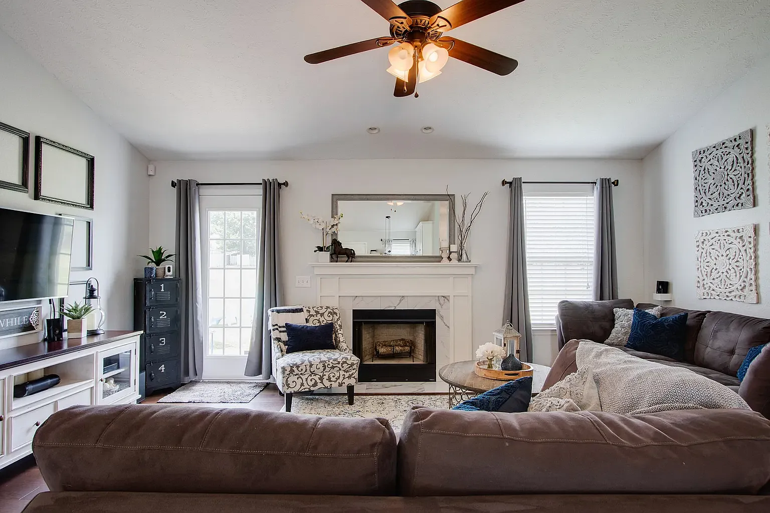 3 bed, 1214 sqft, $2,300 — Photo 1
