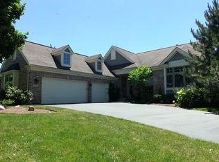 16 Twelve Lakes Ct, Lake In The Hills, IL 60156