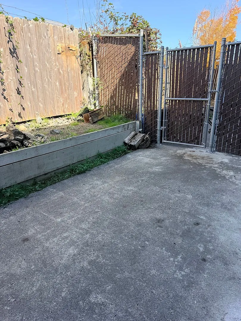 1007 Loni DR — Photo 4