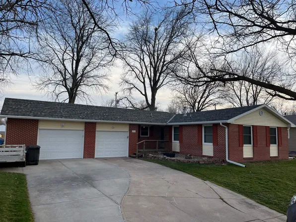 1831 W 9th St, Hastings, NE 68901