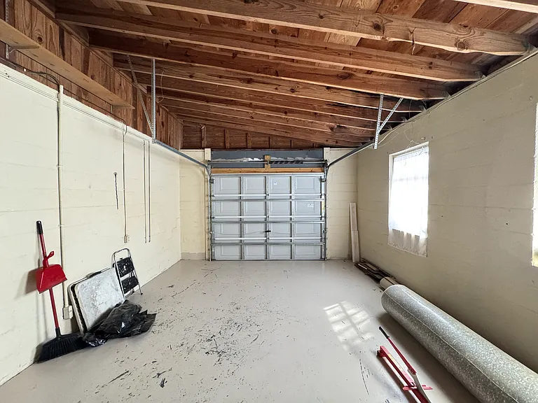 310 Longwood Dr — Photo 5