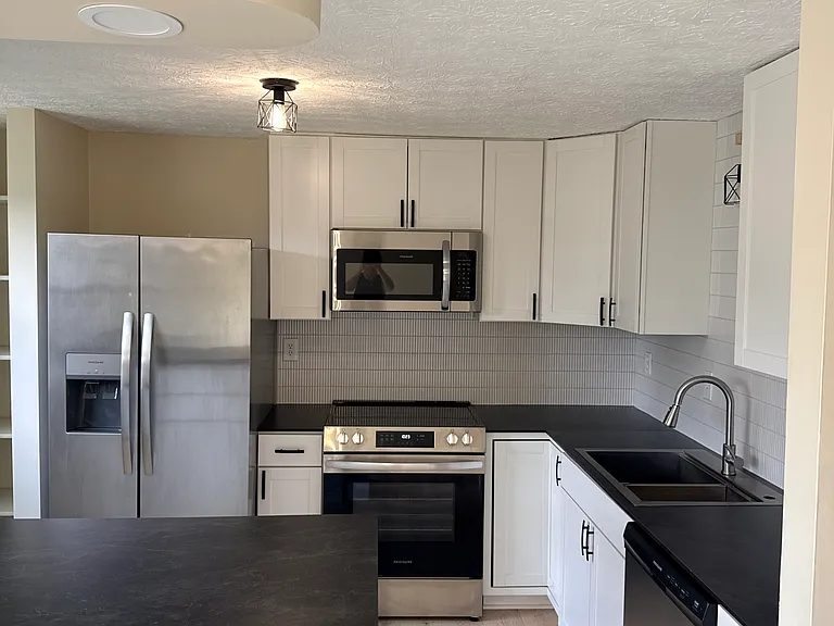 2893 Rushbury Dr — Photo 2