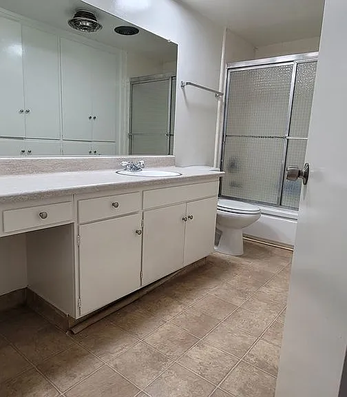 Lido Isle Apartments — Photo 12