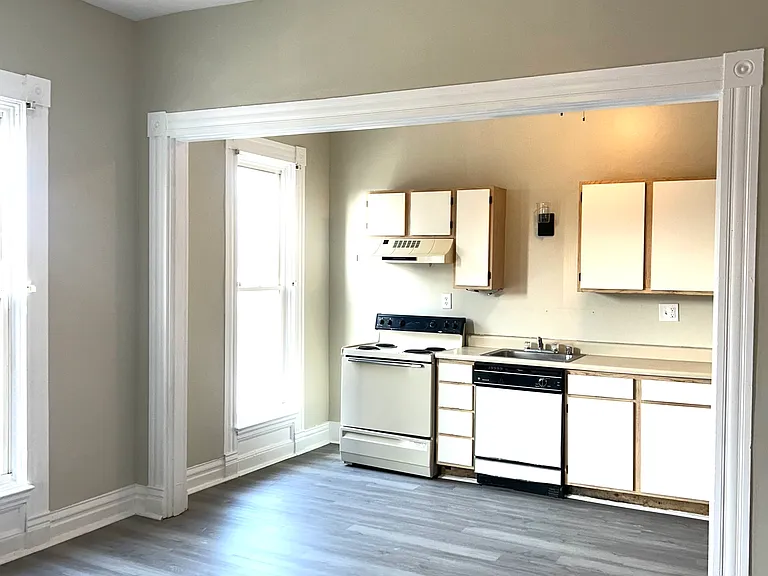 1700 Rosewood Ave #2 — Photo 1
