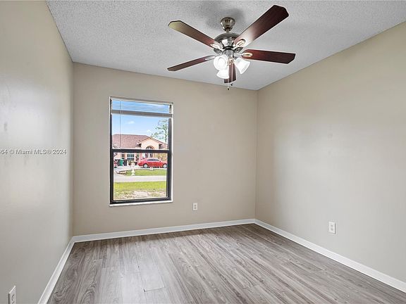 5th image of 386 SW Majestic Ter