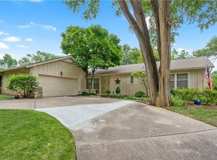 10927 Tracy Ave, Kansas City, MO 64131