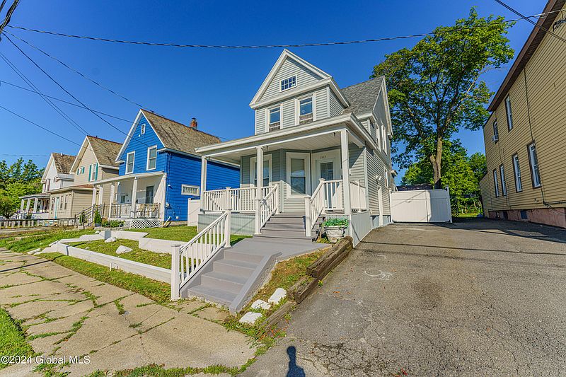 3rd image of 1913 Avenue A
