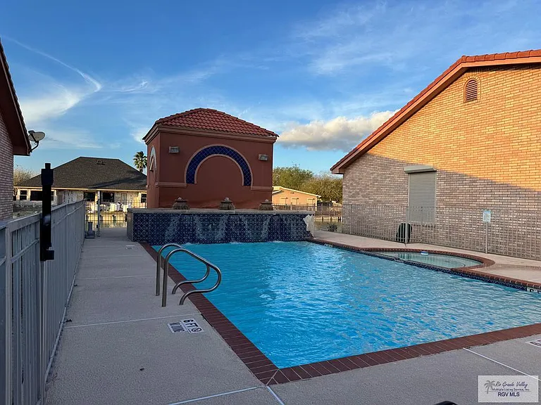 2200 Laredo Rd #12 — Photo 34