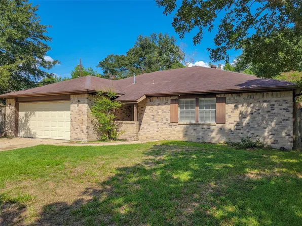 4902 Pine Cliff Dr, Houston, TX 77084