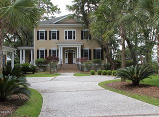 4 Claires Point Rd, Beaufort, SC 29907
