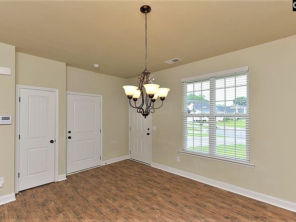 3rd image of 334 Kenmore Park Dr