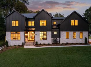 1493 Thornhill Ct, Dunwoody, GA 30338