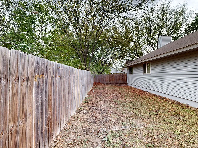 2208 Cooke Dr — Photo 4