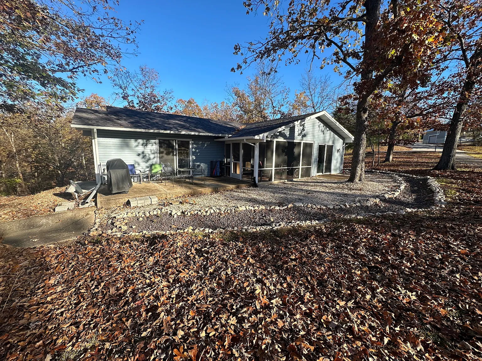 3 bed, 1380 sqft, $2,300 — Photo 2