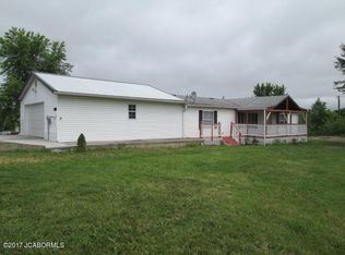 5695 Hawk Lake Dr, Fulton, MO 65251