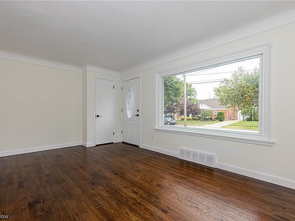 5th image of 1776 Temple Ave