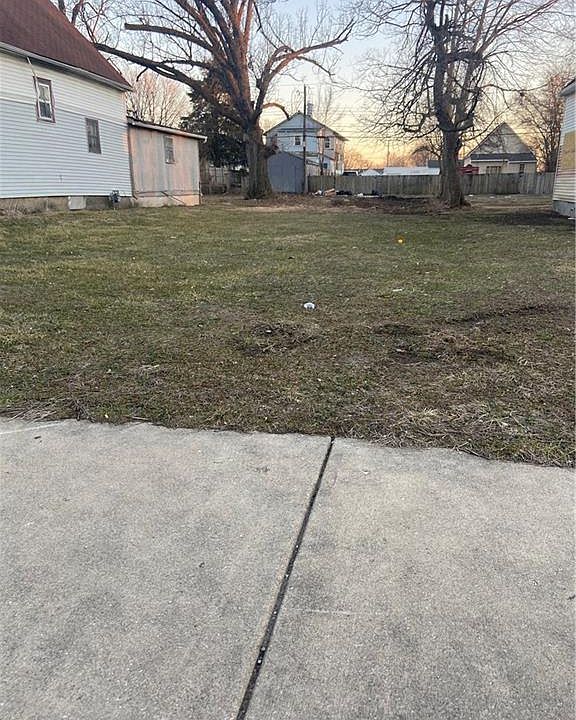 1st image of 1221 W 31st St