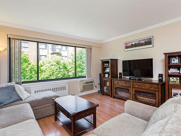 3rd image of 25 Lake St APT 6J