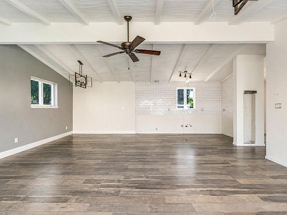 4th image of 1421 Spruce Way