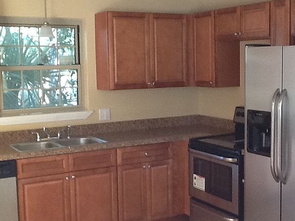 4th image of 2607 Hirsch Ave