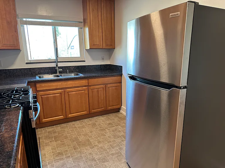1015 E Wilson Ave #4 — Photo 4